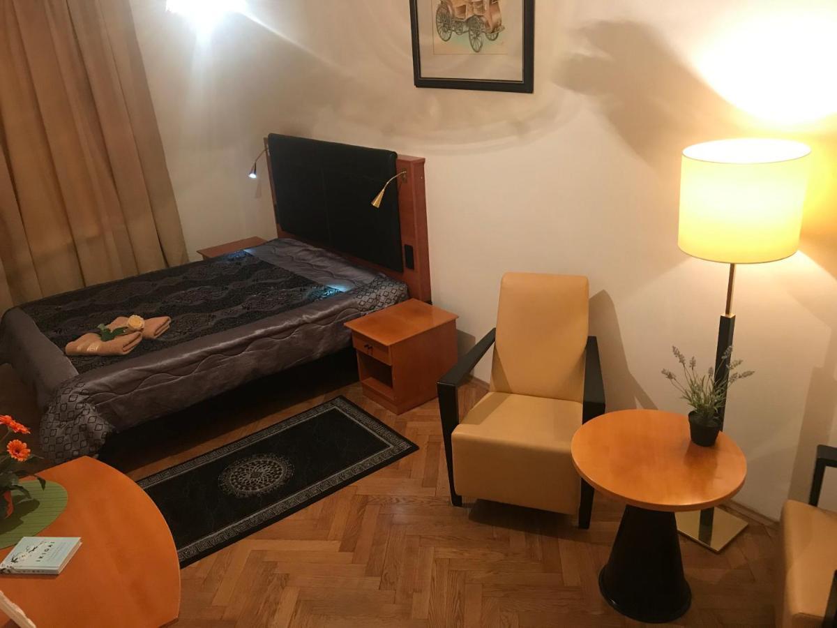 פראג All Seasons Hostel מראה חיצוני תמונה